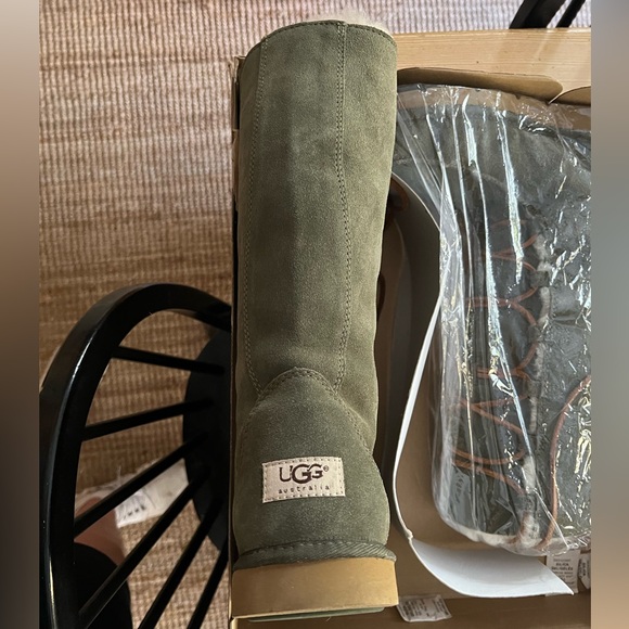 Women’s Ugg Whitley Lace Up Boots - Picture 4 of 5